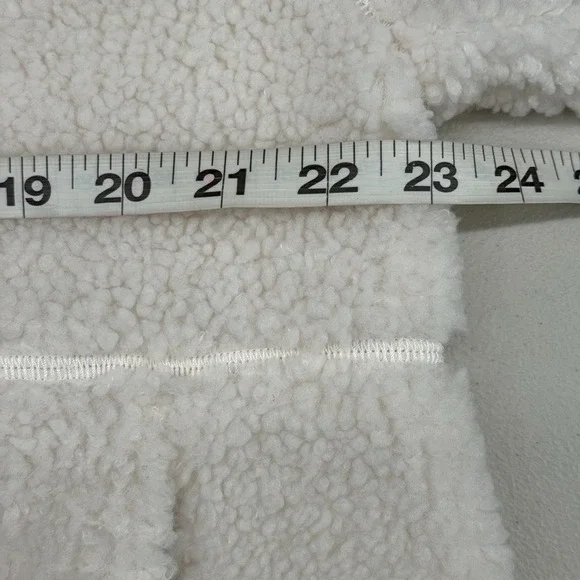 Vuori Lou Full Zip Jacket White Marshmallow Color Cozy Chic Fleece Sherpa M NEW - Picture 14 of 15